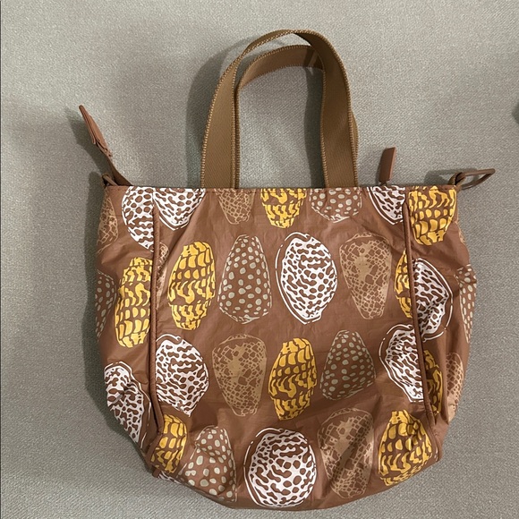 Aloha Collection Shell Crossbody - Picture 2 of 2